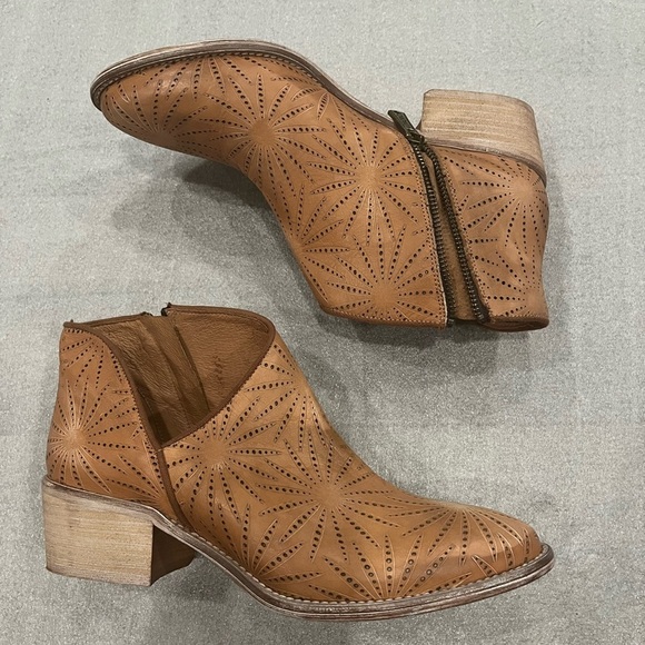 [40/US9]Veracruz Anthropologie Stylish Cutout Tan Leather Ankle Boots EUC - Picture 2 of 6